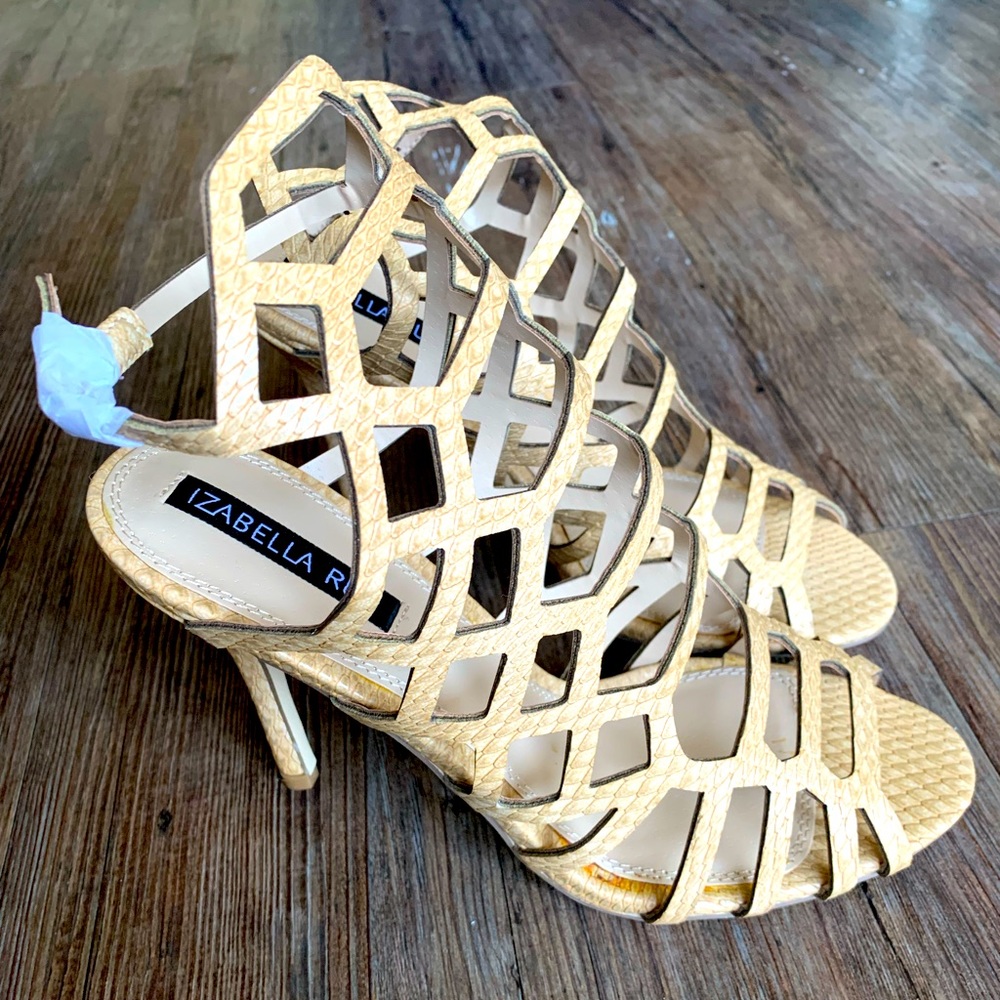 Izabella Rue “Aleen” tan open toe heels!